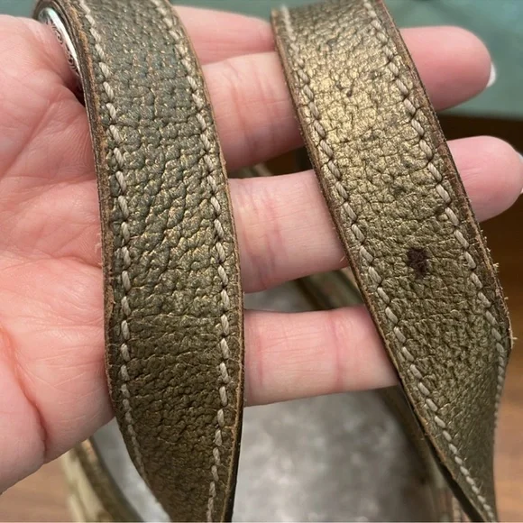 Gucci Gold and Beige Signature Tote - Picture 11 of 15